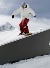 Das mittel- und hochalpine Snowboardareal auf dem Kitzsteinhorn hat seine Kapazitäten vergrößert. Das mittel- und hochalpine Snowboardareal auf dem Kitzsteinhorn hat seine Kapazitäten vergrößert.