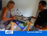 Foto: ©zoeller-media.de  Carboo4U Athletin Wencke Stoltz signiert ihr Carboo4U Fitness Plakat