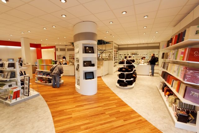 Panzer Shopconcept: Der Ladenbauer punktet auch beim Fotohandel Panzer Shopconcept: Der Ladenbauer punktet auch beim Fotohandel