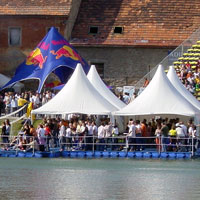 Schwimmende Ponton Bühne