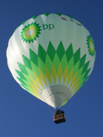 Mehr als 30 Ballonfahrer-Teams steigen am 28. Januar 2007 wieder in ihre Gefährte.