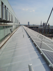 Der WDR geht mit gutem Beispiel voran: Die neue Photovoltaikanlage auf dem Vierscheibenhaus in Köln