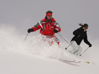 Gäste der Europa-Sportregion lernen, worauf es bei einem Trip in den Tiefschnee ankommt. Gäste der Europa-Sportregion lernen, worauf es bei einem Trip in den Tiefschnee ankommt.
