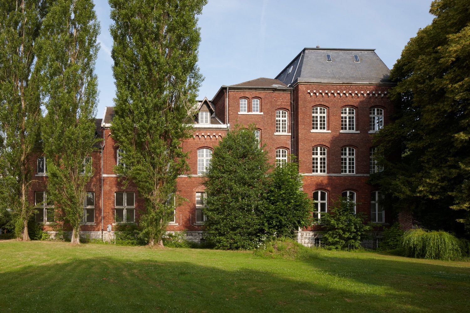 Hohe steuerliche Abschreibungen für Wohnungen in einer 1200 Jahre alten Benediktinerabtei in Aachen
