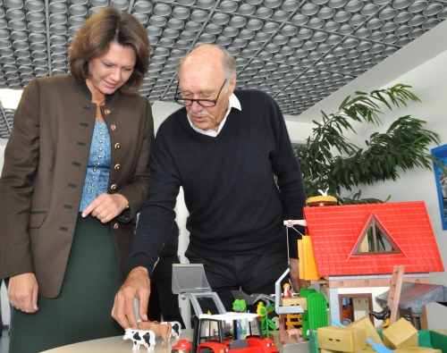 Verbraucherschutzministerin Aigner besucht PLAYMOBIL Produktion