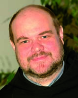 Pater Lukas ist Diplomtheologe, Management-Trainer und Experte auf dem Gebiet des Selbstmanagements.