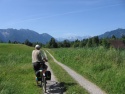 Durchs Murnauer Moos mit Blick auf die Zugspitze. Copyright: Tourist-Information Murnau