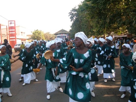 Wenn in Gambia die Buschtrommeln rufen Wenn in Gambia die Buschtrommeln rufen
