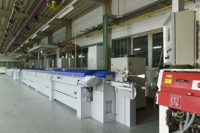 Vom Extruder bis zur Qualitätskontrolle: Alle Prozessstufen erstmals ganzheitlich gesteuert Vom Extruder bis zur Qualitätskontrolle: Alle Prozessstufen erstmals ganzheitlich gesteuert