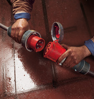 Extra griffsicher und geschützt: die CEE-Steckvorrichtung PowerTOP®Xtra Extra griffsicher und geschützt: die CEE-Steckvorrichtung PowerTOP®Xtra