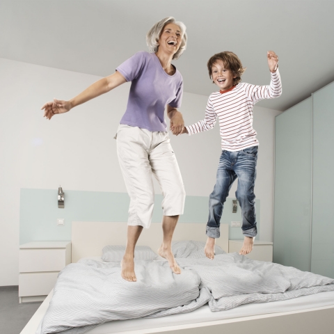 Welt-Osteoporose-Tag 2010:  Starke Knochen durch Bewegung und gesunde Ernährung