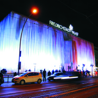 Verhüllung Friedrichstadtpalast zur Goldenen Henne 2010