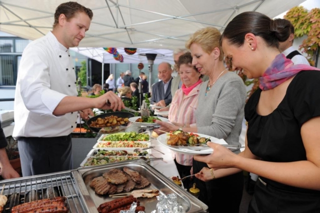 Beim outdoor BarBQüber den Dächern Berlins