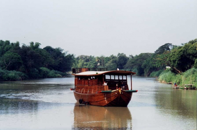 3 Tage auf einer nachgebauten Reisbarke  von Bangkok nach Ayuthaya.