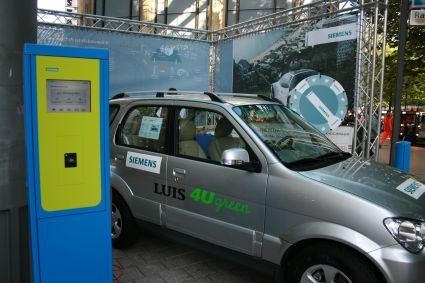 Elektromobilität hautnah erleben:  Siemens-Informationsstand zog zahlreiche Besucher an