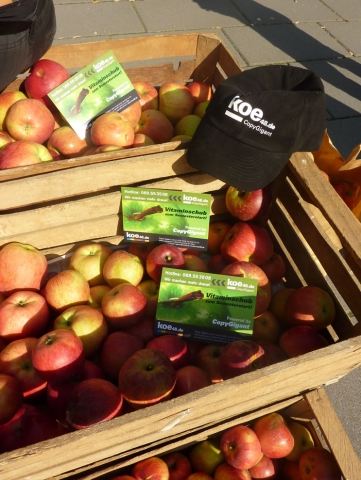 Vitaminschub zum Semesterstart: CopyGiant schenkt Frankfurter FH-Studenten Bio-Äpfel Vitaminschub zum Semesterstart: CopyGiant schenkt Frankfurter FH-Studenten Bio-Äpfel