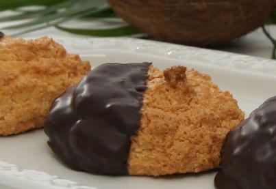 Kokosmakronen - eine tropische Köstlichkeit für Großund Klein / Backrezept des Monats Kokosmakronen - eine tropische Köstlichkeit für Großund Klein / Backrezept des Monats