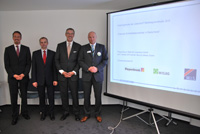 Die Vorstellung der Lünendonk-Studie auf der SECURITY in Essen mit Jürn Schmidt (3.v.l.) Die Vorstellung der Lünendonk-Studie auf der SECURITY in Essen mit Jürn Schmidt (3.v.l.)