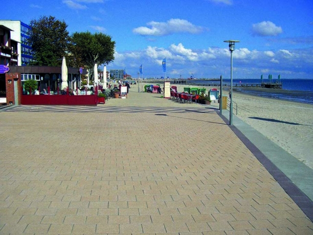 Flanieren am Meer: Stadt Wyk auf Föhr setzt auf schmutzabweisende hanseclean Pflaster Flanieren am Meer: Stadt Wyk auf Föhr setzt auf schmutzabweisende hanseclean Pflaster