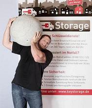 MArtin Wildauer hebt 130kg Kugel