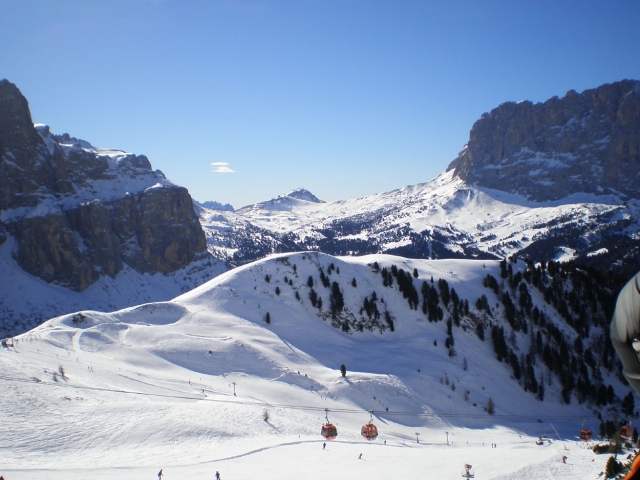 Skisafare in den Dolomiten. Reisen und genießen.