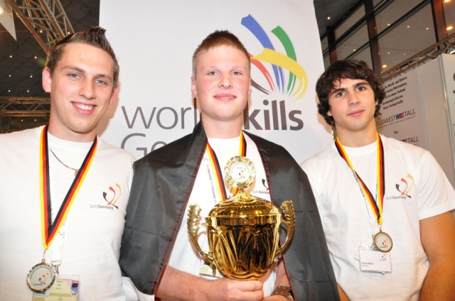 SICK-Azubi löst WM-Ticket nach London - Felix Walter gewinnt Berufswettbewerb der Industrieelektron SICK-Azubi löst WM-Ticket nach London - Felix Walter gewinnt Berufswettbewerb der Industrieelektron
