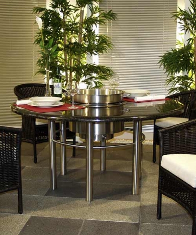 Multifunktionsgrilltisch aus Granit und Edelstahl Multifunktionsgrilltisch aus Granit und Edelstahl