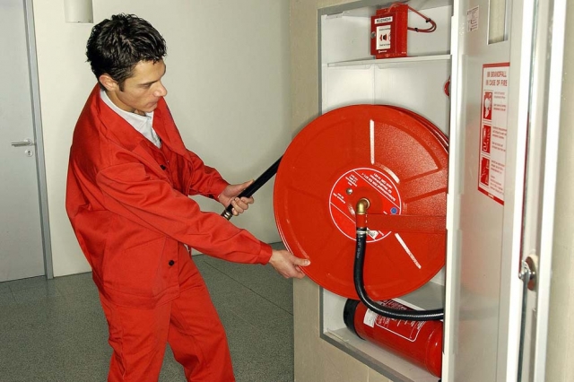Fritz Manke GmbH: Brandschutzschulungen zum Umgang mit Wandhydranten in Arbeitsstätten sind zukünfti