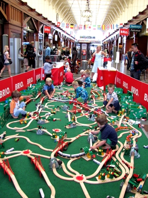 Jede Menge Spannung, Spiel&Spaß: BRIO präsentiert Welt der BRIO Bahn auf der Münchner Spielwies´n Jede Menge Spannung, Spiel&Spaß: BRIO präsentiert Welt der BRIO Bahn auf der Münchner Spielwies´n