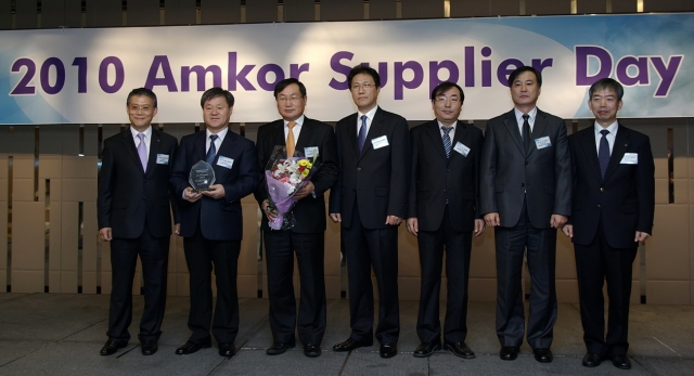 Heraeus erhält Amkor Best Supplier Award 2010