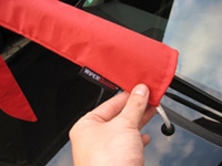 Wintercheck fürs Auto: Scheibenwischerschutz verhindert Festfrieren der Wischerblätter