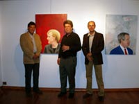 Konsul Braun (links) und Vizekonsul Urbschat (rechts) mit dem Künstler Udo A. Heinrich im Sala Nésto Konsul Braun (links) und Vizekonsul Urbschat (rechts) mit dem Künstler Udo A. Heinrich im Sala Nésto