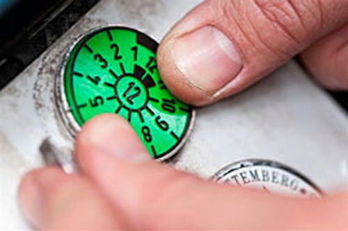 Polizei darf TÜV-Plakette auch auf Privatgelände kontrollieren