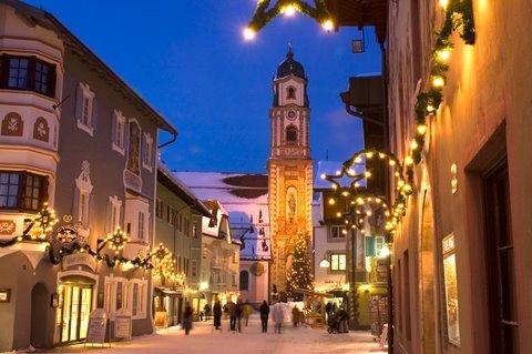 Krippen unterm Karwendel - Viel Echtes am Christkindlmarkt im oberbayerischen Mittenwald