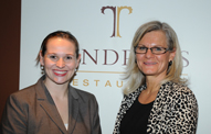 Restaurantpächterin Bettina Kuhl (links) und VdU-Regionalleiterin Dr. Karin Uphoff. Restaurantpächterin Bettina Kuhl (links) und VdU-Regionalleiterin Dr. Karin Uphoff.