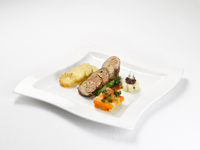 Die Meerrettich-Kalbsroulade mit Maronenfüllung und Serviettenknödel ist ein Genuss Die Meerrettich-Kalbsroulade mit Maronenfüllung und Serviettenknödel ist ein Genuss