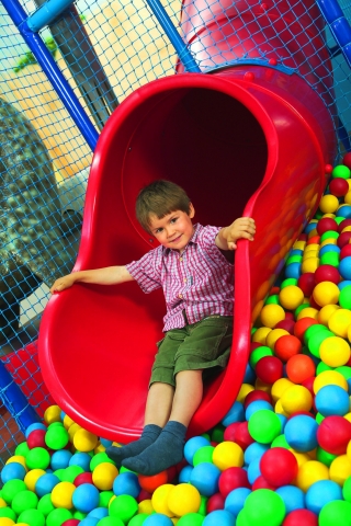Noch mehr wetterunabhängiger Ferienspaßim Harz: Neuer Kinder-Indoor-Spielplatz Regenbogenland am Fer