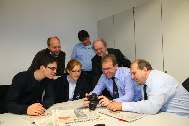 Feuerwehrleute lernen von Profis zeitgemäße Pressearbeit in Wort und Bild