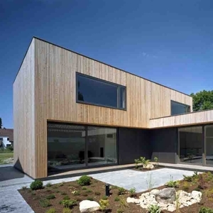 Die Zukunft des Bauens - Ein Haus massiv aus Holz und Lehm Die Zukunft des Bauens - Ein Haus massiv aus Holz und Lehm