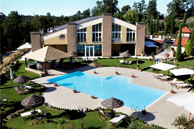 Tennis, Reiten, Angeln, Schwimmen und sich anschließend im Spa-Bereich verwöhnen lassen - CC-Villas Tennis, Reiten, Angeln, Schwimmen und sich anschließend im Spa-Bereich verwöhnen lassen - CC-Villas