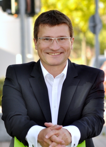 Aachener Businesstrainer Michael Fridrich setzt auf Schwung und Qualität in der Weiterbildung! Aachener Businesstrainer Michael Fridrich setzt auf Schwung und Qualität in der Weiterbildung!
