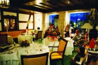 Gourmetrestaurant Reiterzimmer im Alpenhof Murnau. Bildnachweis: Alpenhof Murnau Gourmetrestaurant Reiterzimmer im Alpenhof Murnau. Bildnachweis: Alpenhof Murnau