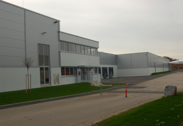 doppler weiht 11.000 qm Neubau ein doppler weiht 11.000 qm Neubau ein