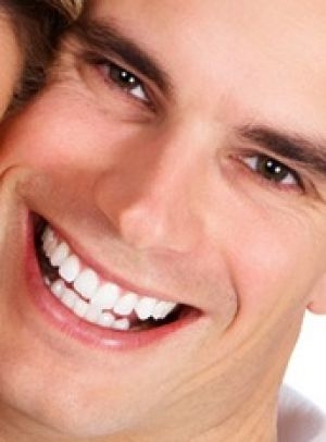 Ein fester Biss nur mit einem stabilen Fundament, auch bei Implantaten Ein fester Biss nur mit einem stabilen Fundament, auch bei Implantaten