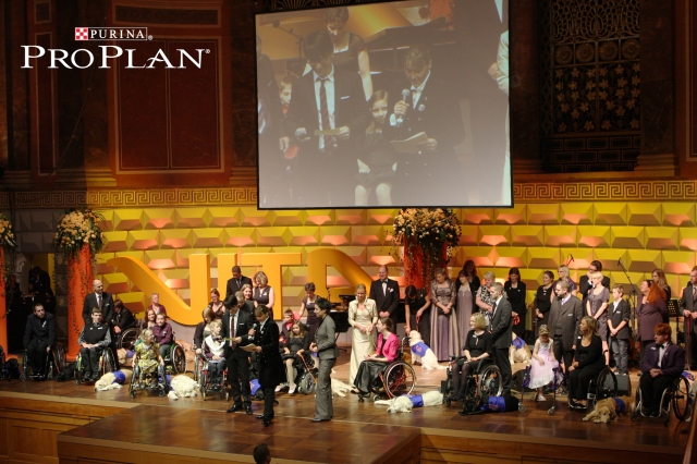 40 Vierbeiner, 800 Zweibeiner und viel Prominenz auf der VITA Assistenzhunde Charity Gala 2010