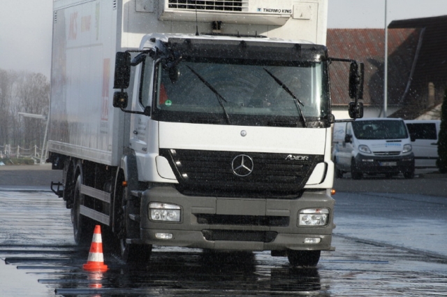Berufskraftfahrer-Qualifikation: Vor-Ort-Schulungen der LOGISTIK AKADEMIE Janz sind gefragt
