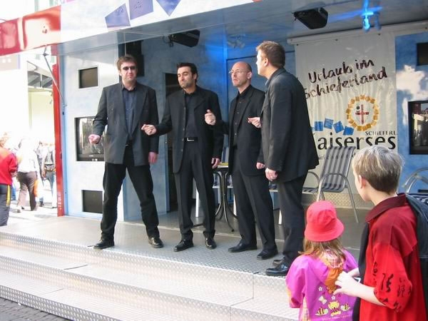 A-Cappella Köln: Quartett singt in der Schildergasse live A-Cappella Köln: Quartett singt in der Schildergasse live