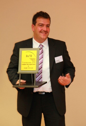 Jürgen Schulze mit dem Trainer und Beraterpreis 2010 ausgezeichnet Jürgen Schulze mit dem Trainer und Beraterpreis 2010 ausgezeichnet