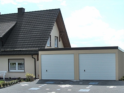 Eine gut aussehende Fertiggarage nach Kundenwunsch von Exklusiv-Garagen Eine gut aussehende Fertiggarage nach Kundenwunsch von Exklusiv-Garagen