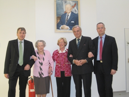 2010 feiert das norddeutsche Baustoff-Unternehmen Henri Benthack sein 80jähriges Jubiläum 2010 feiert das norddeutsche Baustoff-Unternehmen Henri Benthack sein 80jähriges Jubiläum